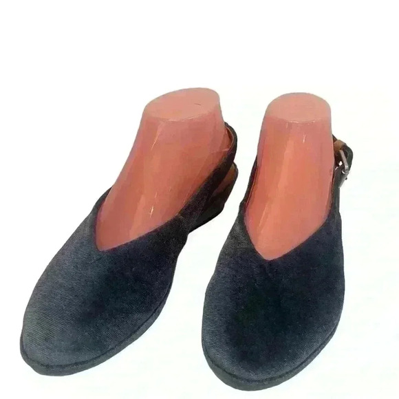 Gentle Souls by Kenneth Cole Noemi Blue Velvet Slingback Demi Wedge Sandals 8.5 - Picture 4 of 10